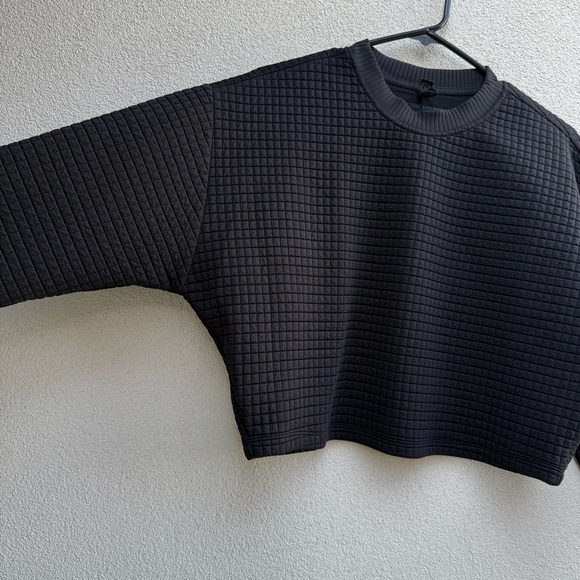 Lululemon Lab - Textured Grid Cropped Pullover - Black - Picture 4 of 7
